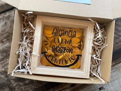 Alcancía madera con monedas chocolate